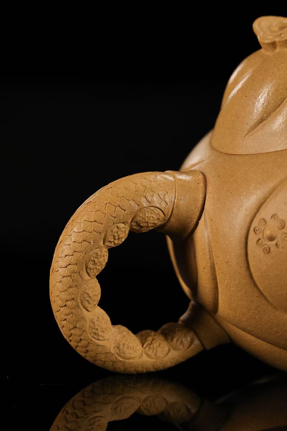 鱼化龙紫砂壶 - 全手工本山绿泥 330cc