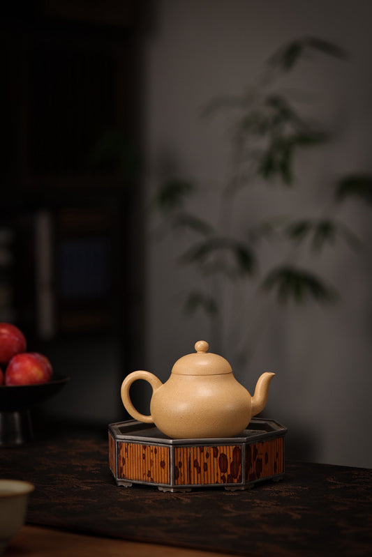 Pear-Shaped Teapot · Fully Handmade · Benshan Duan Clay · 180cc