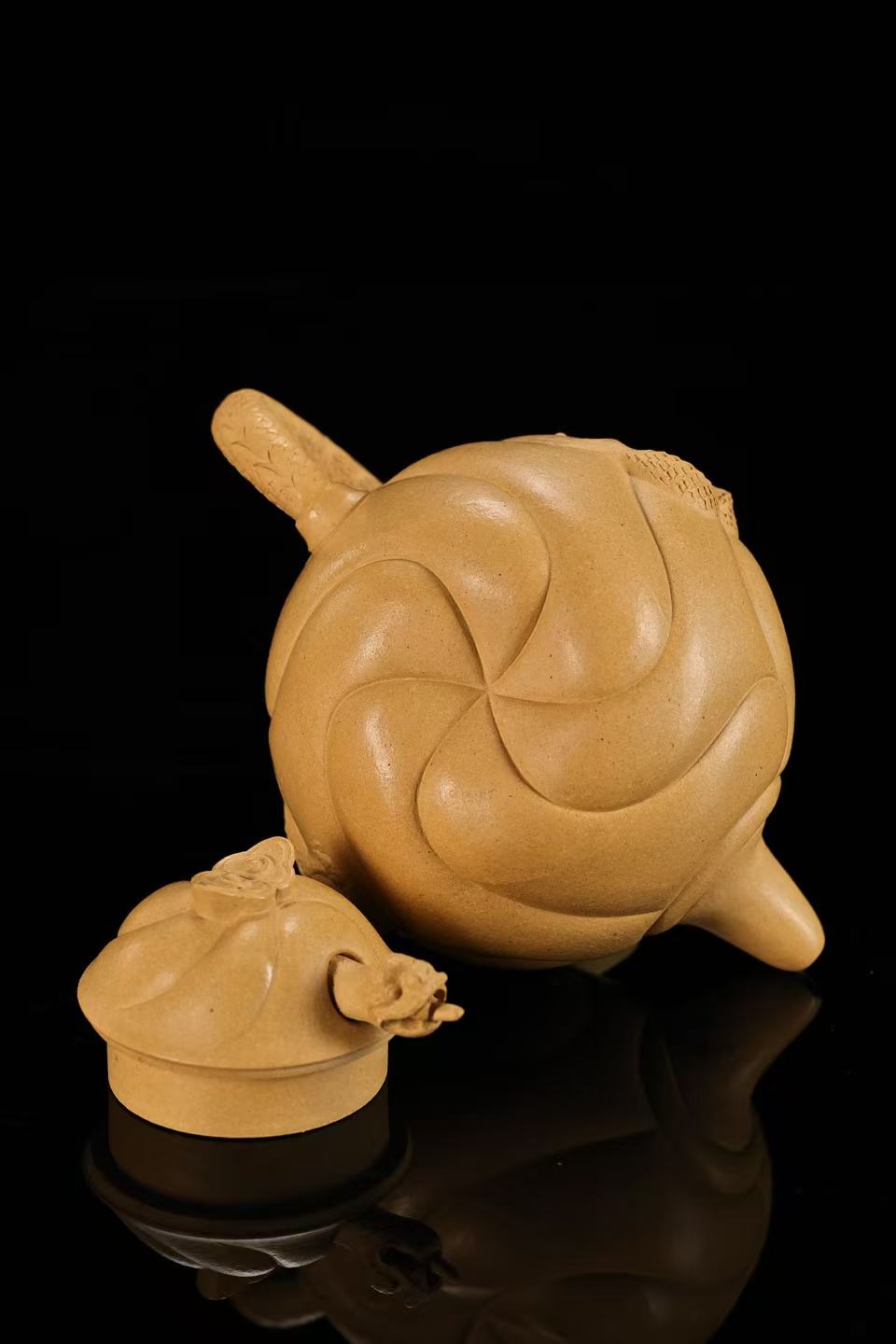 鱼化龙紫砂壶 - 全手工本山绿泥 330cc