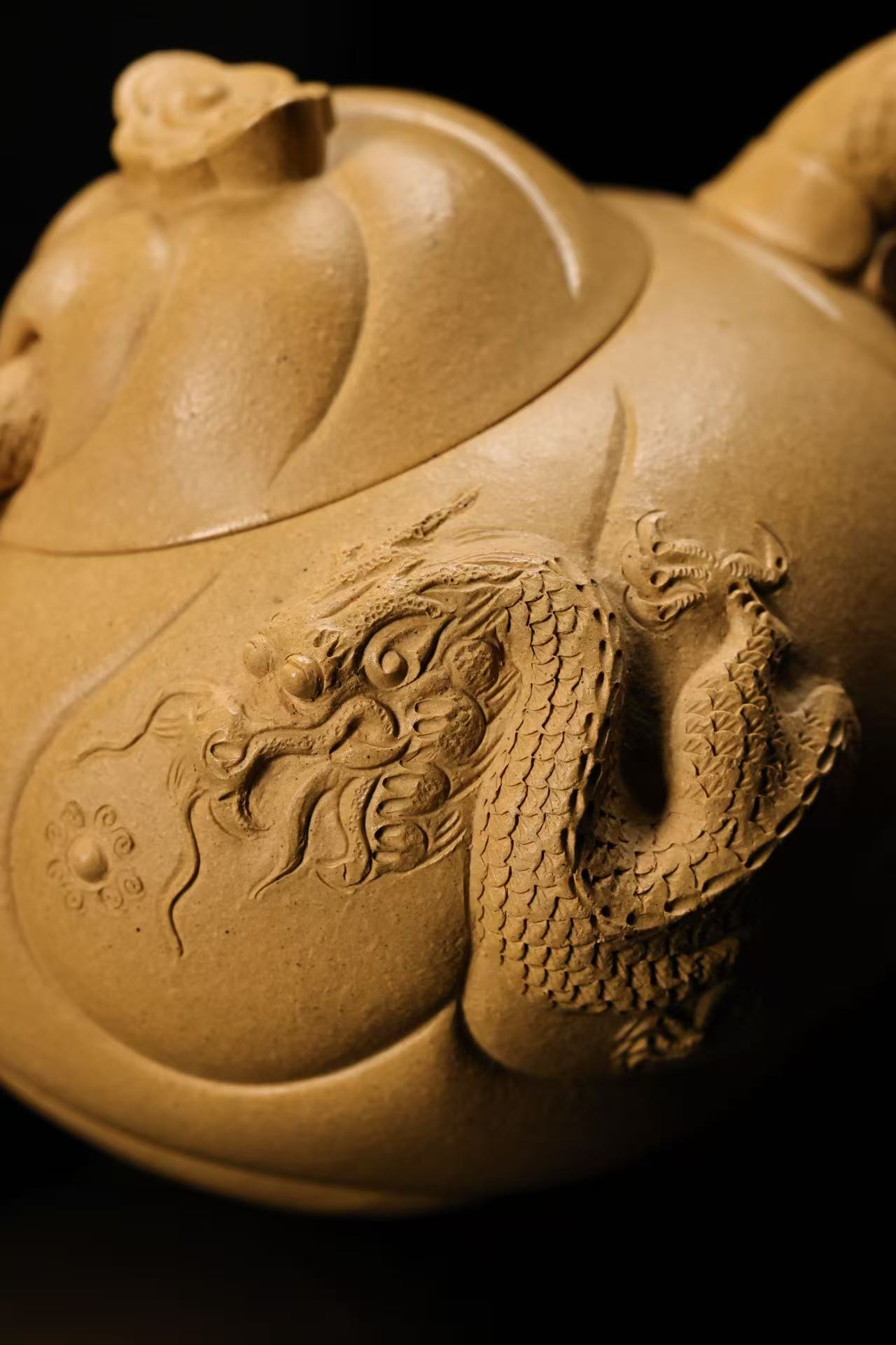 鱼化龙紫砂壶 - 全手工本山绿泥 330cc