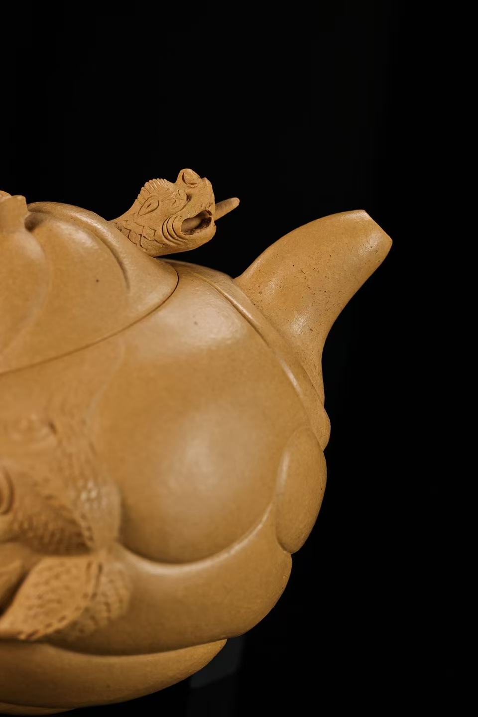 鱼化龙紫砂壶 - 全手工本山绿泥 330cc