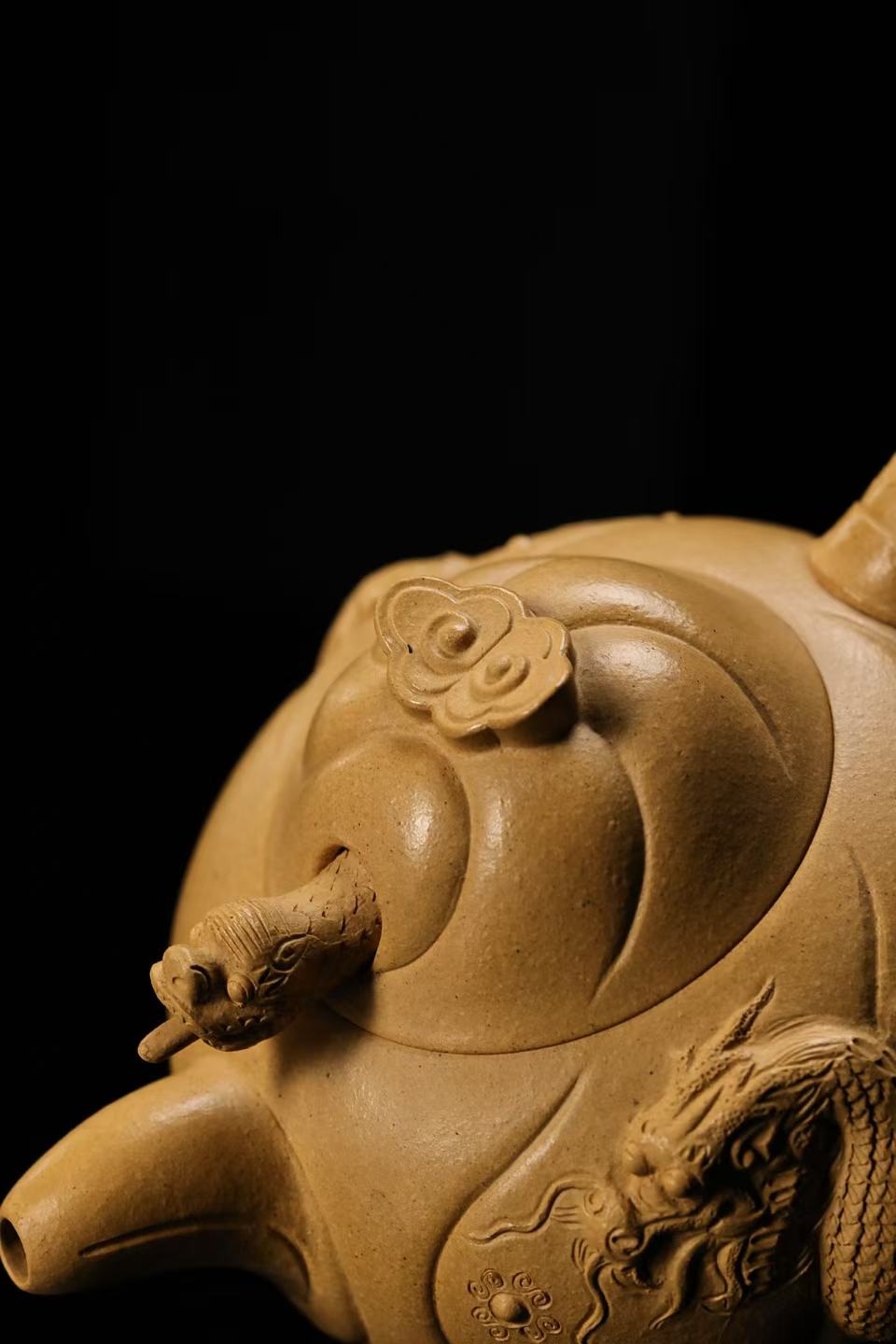 鱼化龙紫砂壶 - 全手工本山绿泥 330cc